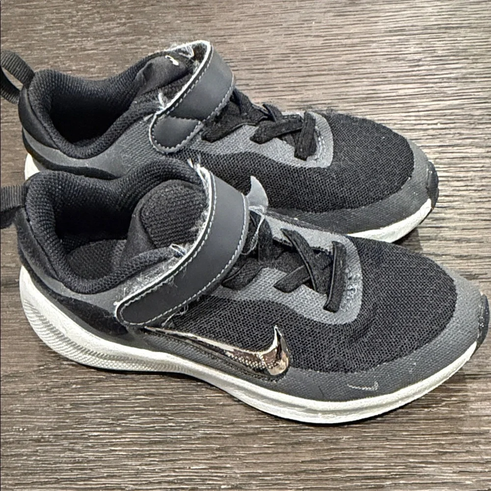 Nike Kids Black and White Sneakers